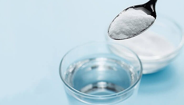 Cách súc miệng bằng nước muối sinh lí phòng bệnh răng miệng