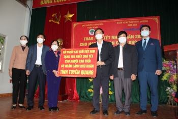 Lãnh đạo Hội Người cao tuổi Việt Nam thăm, chúc Tết, tặng quà người cao tuổi một số tỉnh miền núi phía Bắc
