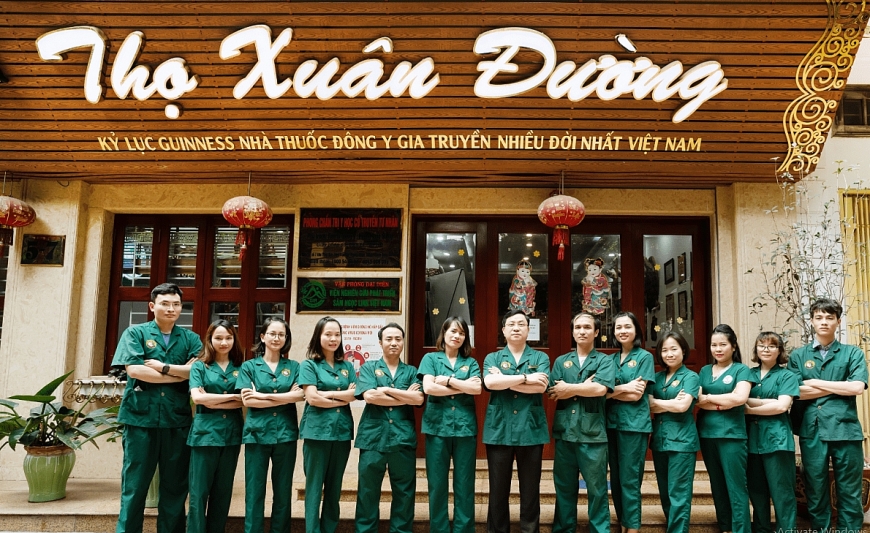 Tập thể CBNV Nhà thuốc Thọ Xuân Đường.