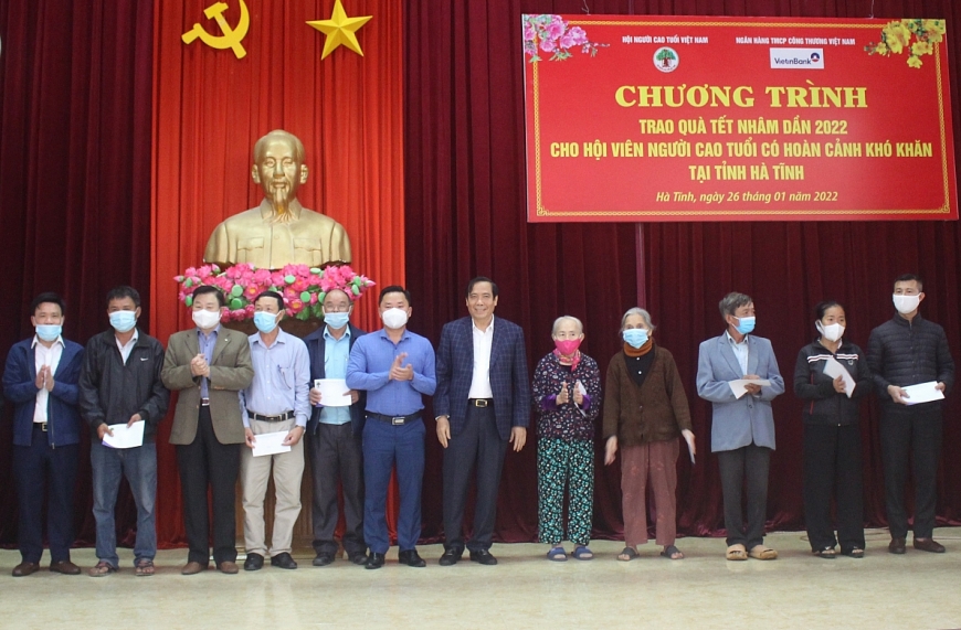 Chủ động, sáng tạo triển khai nhiệm vụ, đưa Nghị quyết Đại hội VI vào cuộc sống Chủ động, sáng tạo triển khai nhiệm vụ, đưa Nghị quyết Đại hội VI vào cuộc sống