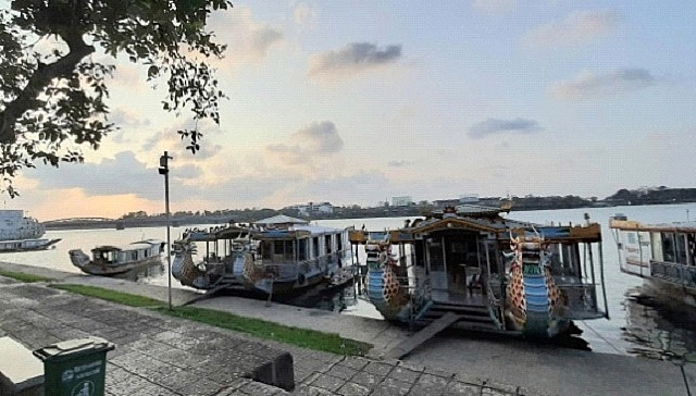 Buồn tênh... thuyền rồng