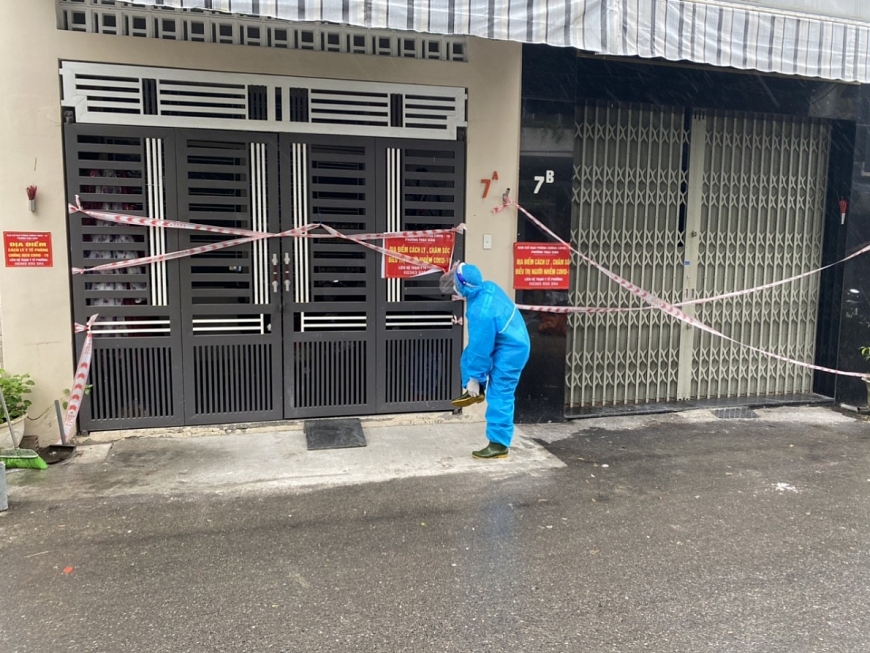 Xử lí rác thải của F0 điều trị tại nhà - Bất cập, khó khăn