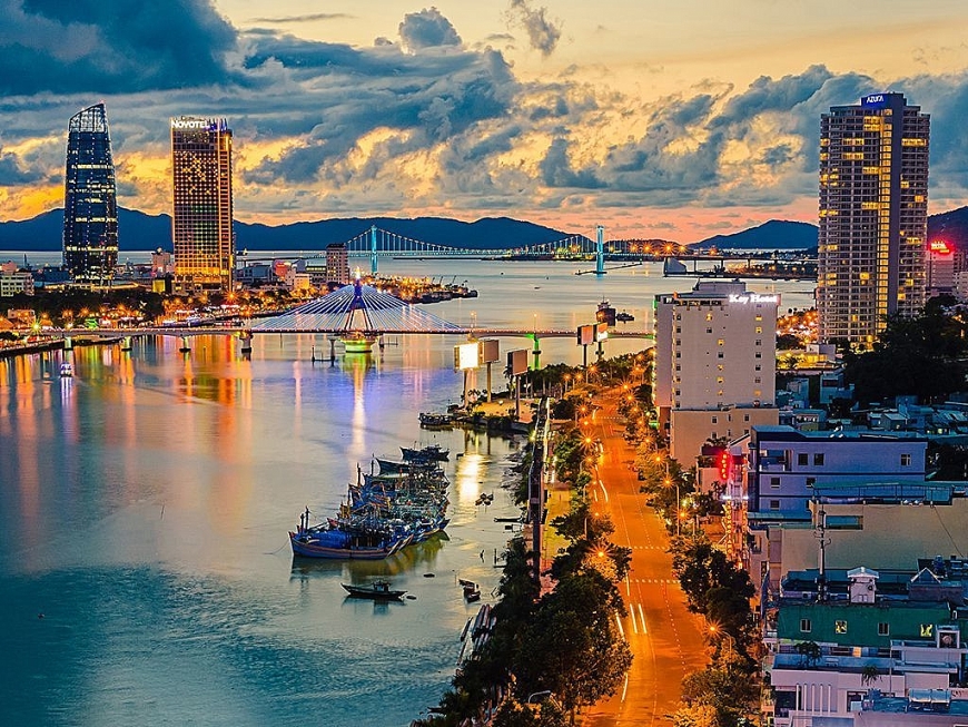 Bờ sông Hàn lung linh về đêm. 