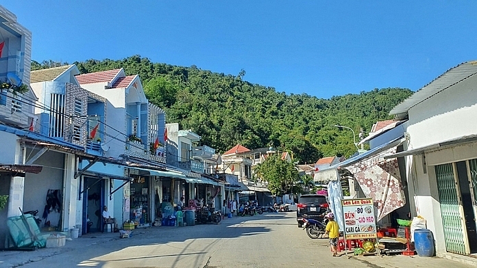 những ngôi nhà khang trang ở địa phương.