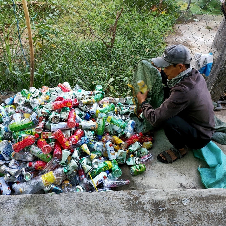 Ông Võ Văn Thuận mưu sinh bằng nghề thu mua ve chai