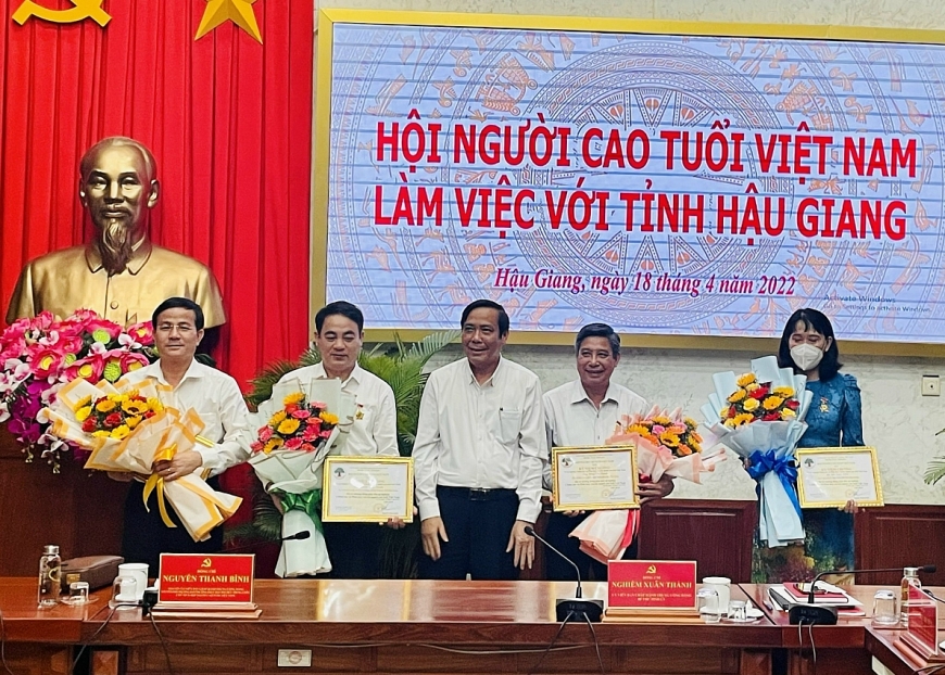 Cần phát huy vai trò NCT trong phát triển kinh tế - xã hội