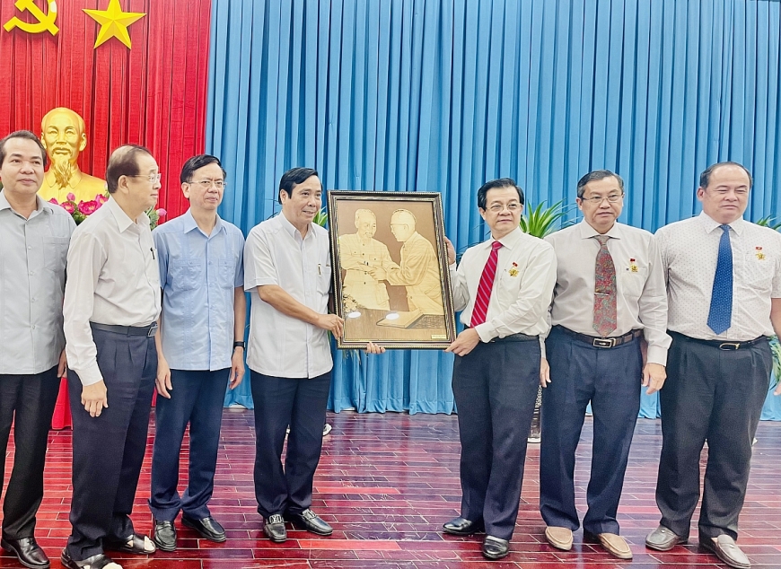 Bí thưTỉnh ủy Lê Hồng Quang phát biểu tại buổi làm việc