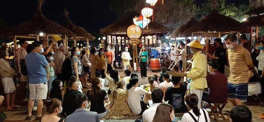 Du lịch Hội An vừa mừng vừa lo