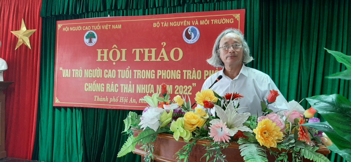 Phó trưởng ban BĐD Hội NCT Quảng Nam Nguyễn Đình Thảng tham luận tại Hội thảo.