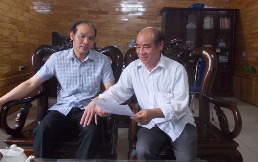 Ông Lương Chí Đại, Chủ tịch Hội NCT (bên phải), thường xuyên tranh thủ sự chỉ đạo, giúp đỡ của Chủ tịch UBND thị trấn đối với Hội NCT. Ông Lương Chí Đại, Chủ tịch Hội NCT (bên phải), thường xuyên tranh thủ sự chỉ đạo, giúp đỡ của Chủ tịch UBND thị trấn đối với Hội NCT.