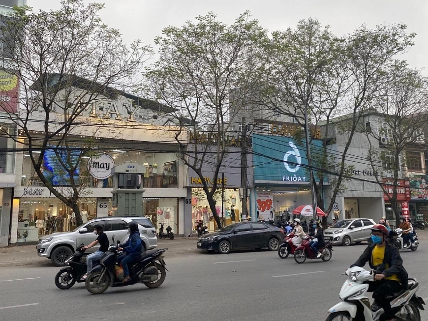 Các cửa hàng mọc lên trên phần đất của gia đình ông Tuấn đã bị chính quyền cưỡng chế và sử dụng cho thuê. 