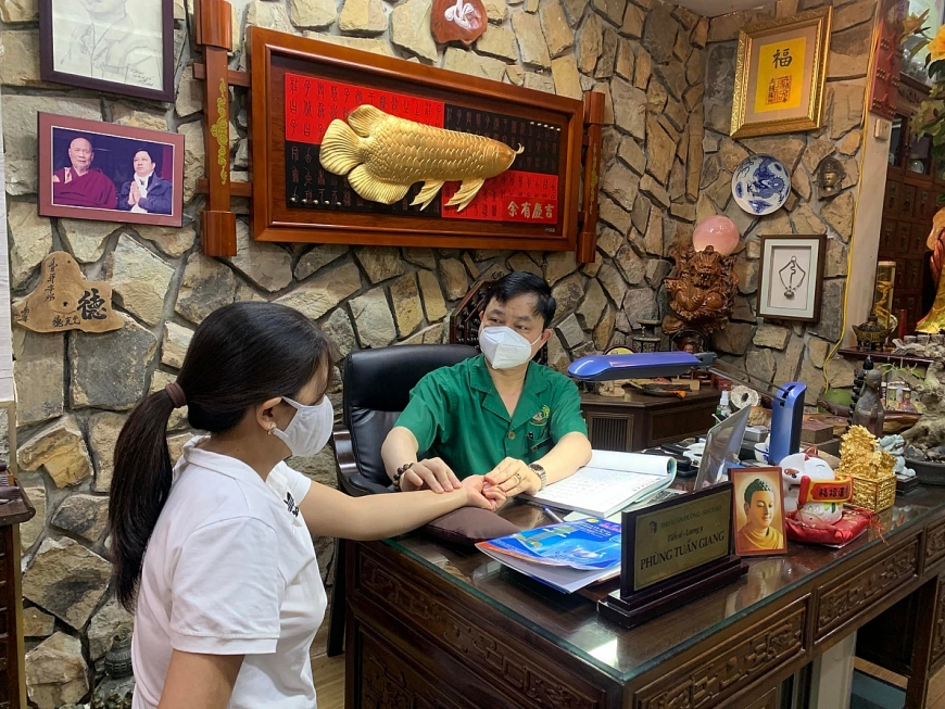 Tất cả đều được TS. Lương y Phùng Tuấn Giang trực tiếp thăm khám, tư vấn chữa