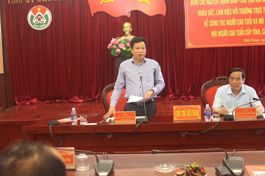 Đồng chí Lưu Văn Trung - Phó Bí thư Tỉnh ủy, Chủ tịch HĐND tỉnh Đắk Nông phát biểu đánh gia cao vai trò của người cao tuổi tỉnh Đắk Nông trong phát triển của tỉnh nhà