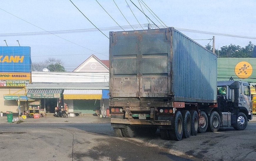 Tỉnh Bình Dương: Cần xử lí nghiêm các xe cơi nới quá khổ, chở hàng quá tải