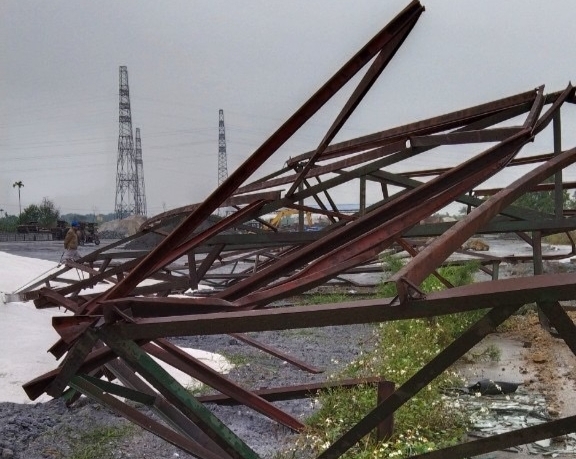 Nhà xưởng của gia đình bà Hoàng Thị Ngọc bị ông Chí cắt bỏ và mang đi.