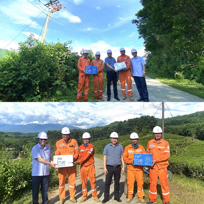 Ban lãnh đạo cùng Chủ tịch công đoàn Điện lực Hương Sơn động viên tinh thần anh em công nhân.