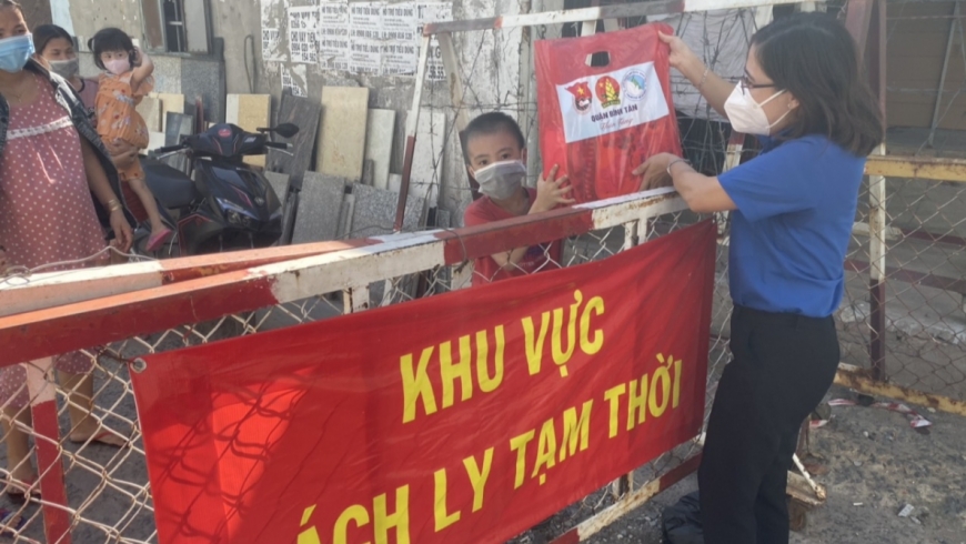 Những chiến sĩ áo xanh trên tuyến đầu chống dịch