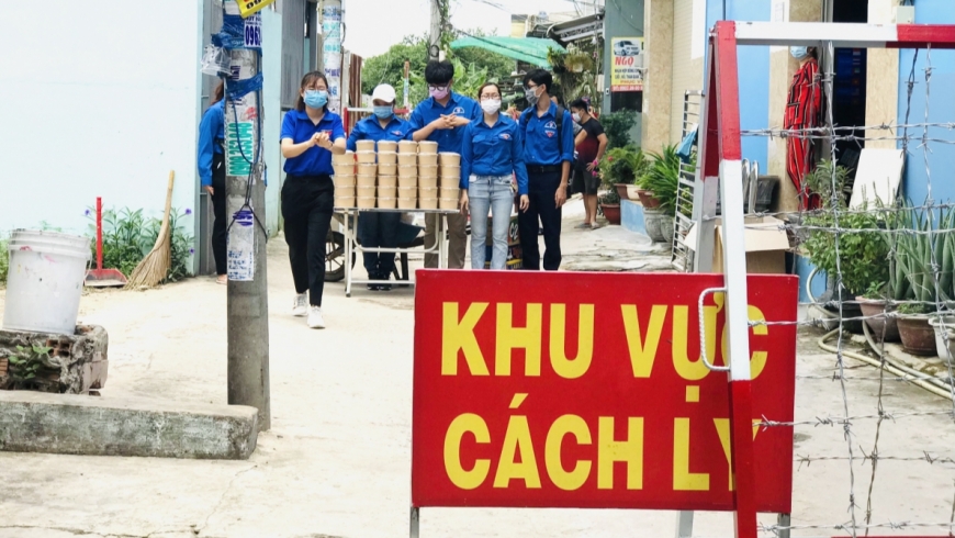 Những chiến sĩ áo xanh trên tuyến đầu chống dịch