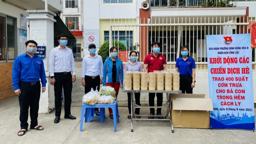 Những chiến sĩ áo xanh trên tuyến đầu chống dịch
