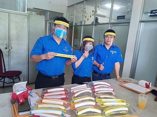 Những chiến sĩ áo xanh trên tuyến đầu chống dịch