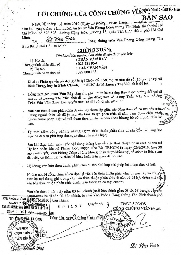 Lời chứng của công chứng viên ngày 5/7/2010, tại Văn phòng Công chứng Tân Bình, cụ Trần Văn Bảy đã lập bản phân di sản thừa kế và hợp đồng tặng cho cho ông Trần Văn Vân (con cụ Bảy và cụ Mùi) tài sản là quyền sử dụng 9.793 m2 đất.