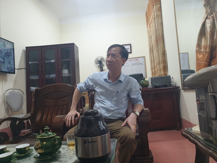 Ông Nguyễn Anh Tuấn, Chủ tịch UBND xã Đoàn Tùng trao đổi với phóng viên Ông Nguyễn Anh Tuấn, Chủ tịch UBND xã Đoàn Tùng trao đổi với phóng viên