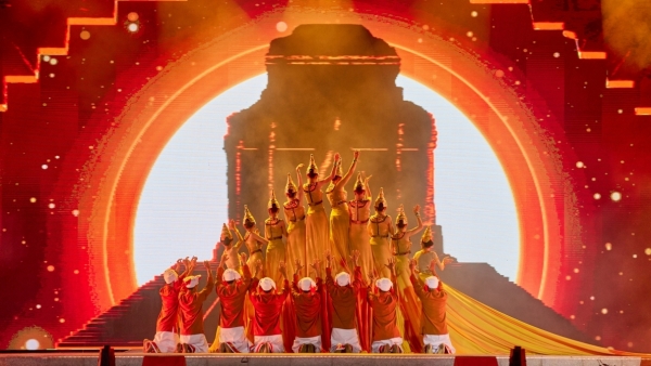 Toàn cảnh Đại nhạc hội Take me to the Sun thu hút 20 ngàn khán giả tại Đà Nẵng