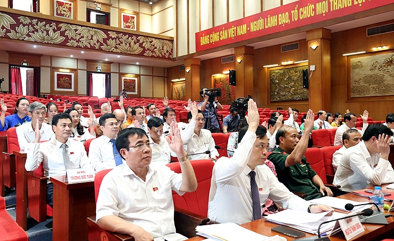 Các đại biểu HĐND tỉnh nhất trí thông qua 22 nghị quyết