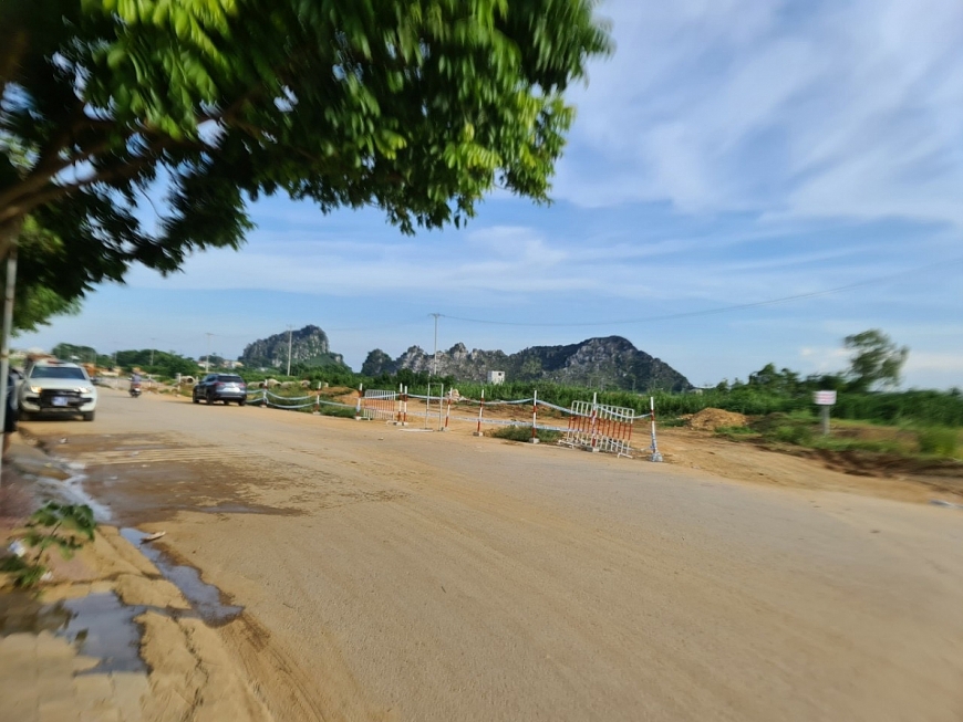 Dân bức xúc vì nhà thầu làm đường gây hư nhà ở nhưng không được bồi thường thỏa đáng