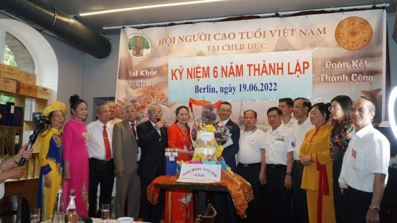 Kỉ niệm 6 năm Ngày thành lập Hội NCT Việt Nam tại CHLB Đức (6/6/2016-6/6/2022). Ảnh: Huy Thắng