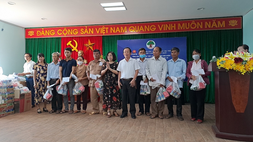 Quỹ Chăm sóc và Phát huy vai trò NCT tặng quà người có công huyện Gio Linh, tỉnh Quảng Trị