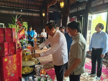 Lãnh đạo Trung ương Hội NCT Việt Nam viếng đền thờ Bác Hồ và thăm quan các di tích lịch sử tại Tuyên Quang