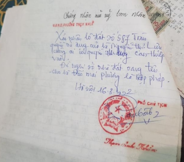 UBND phường Thụy Khuê xác nhận quyền sử dụng hợp pháp đất của bà Phương. 