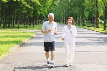 10 phút đi bộ mỗi ngày có thể  giúp người cao tuổi sống lâu hơn
