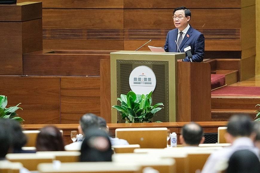 Chủ tịch Quốc hội Vương Đình Huệ phát biểu khai mạc hội nghị. 