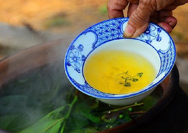 Uống chè xanh không nên hãm nhiều lần