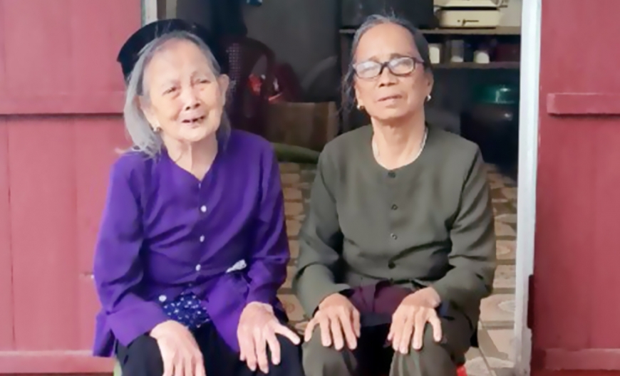 Tấm lòng son của hai người vợ liệt sĩ