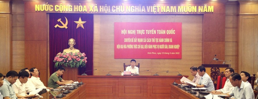 Phó Chủ tịch UBND tỉnh Vũ Chí Giang cùng các đại biểu dự hội nghị tại điểm cầu Vĩnh Phúc