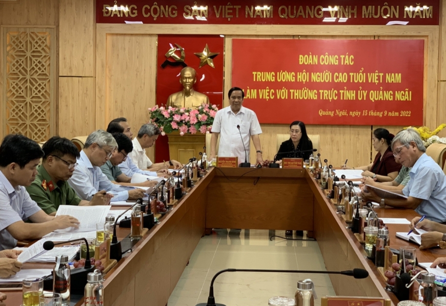 Tiếp tục định hướng để có chính sách phù hợp chăm lo cho người cao tuổi