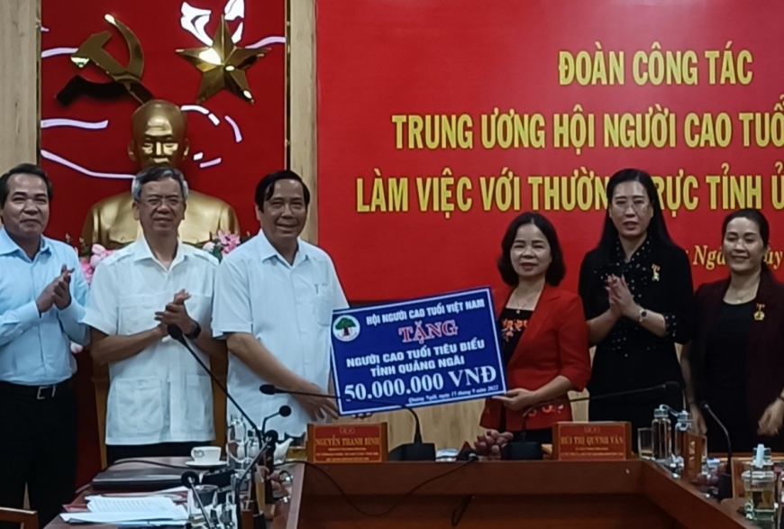 Tiếp tục định hướng để có chính sách phù hợp chăm lo cho người cao tuổi