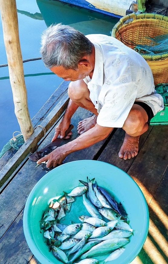 Cuộc sống của ông Hai Kiệt trên chiếc bè. (2)