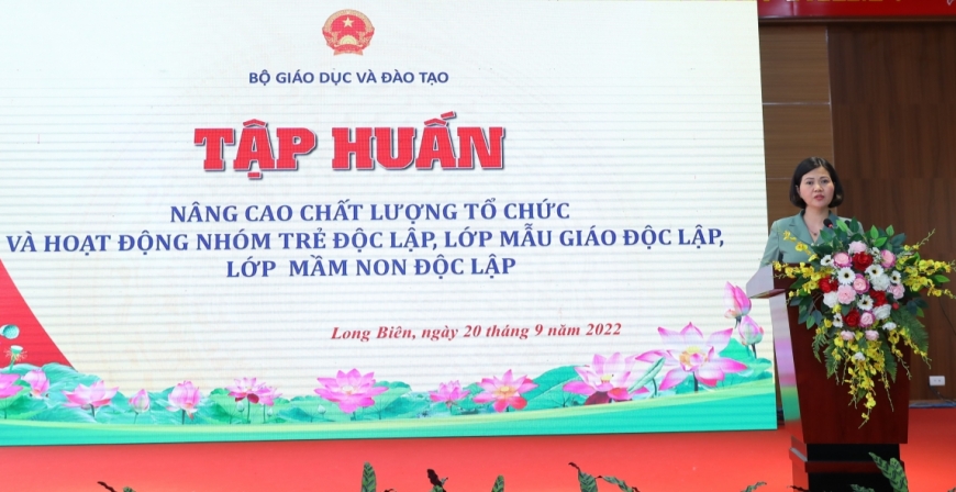 Đồng chí Đinh Thị Thu Hương - Ủy viên Ban Thượng vụ Quận ủy, Phó Chủ tịch quận Long Biên - phát biểu tại Hội nghị.