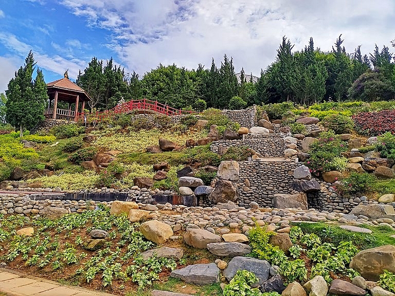 Lạc lối ở làng hoa