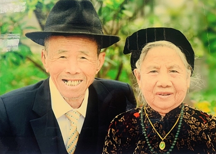 Cụ Phạm Lục và cụ Vũ Thị Thế năm 90 tuổi