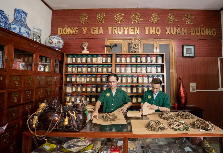 Bệnh liệt nửa người điều trị hiệu quả bằng Nam y