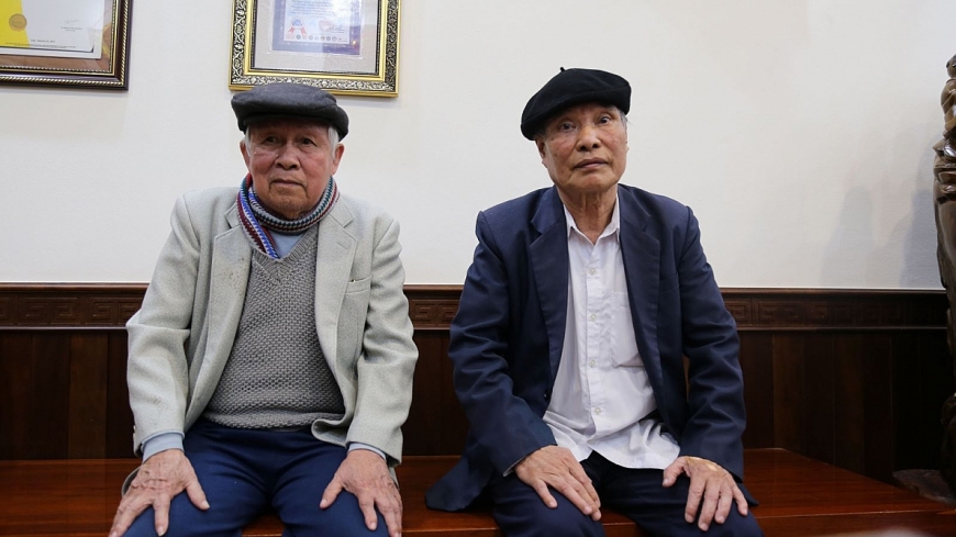 Ông Nguyễn Văn Bính cùng người nhà đến thăm khám tại Thọ Xuân Đường