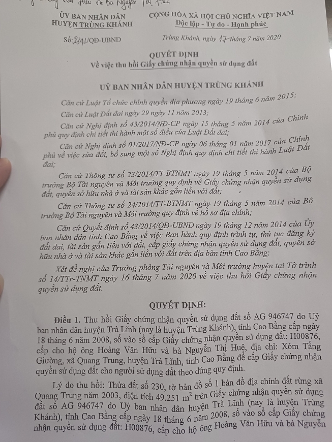 Mặc dù nêu lí do thu hồi sổ đỏ của hộ ông Hoàng Văn Hữu vì cấp sai đối tượng, tuy nhiên Quyết định số 2341/QĐ-UBND ngày 17/7/2020 của UBND huyện Trùng Khánh lại không đề cập việc cấp lại sổ cho dân.