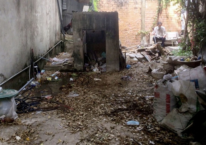 Nửa sau mảnh đất tranh chấp đang bỏ hoang.