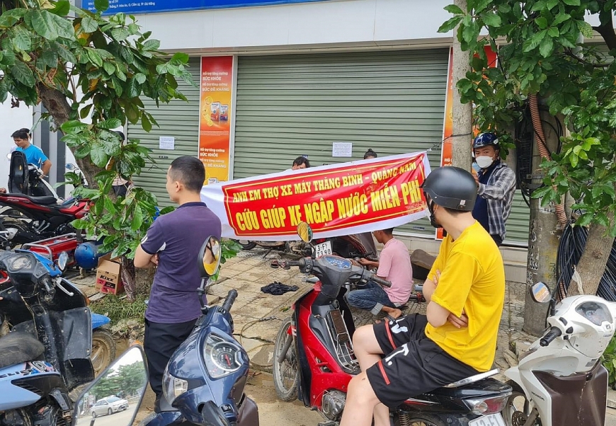 : Nhiều đội nhóm sửa xe miễn phí từ Quảng Nam ra TP Đà Nẵng để hỗ trợ người dân