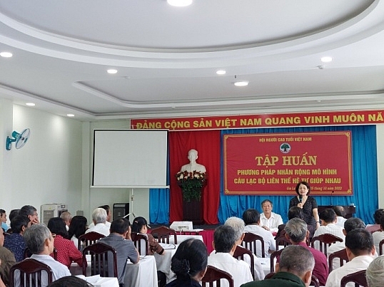 Đại diện TW Hội và Ban ĐD Hội NCT địa phương điều hành thảo luận